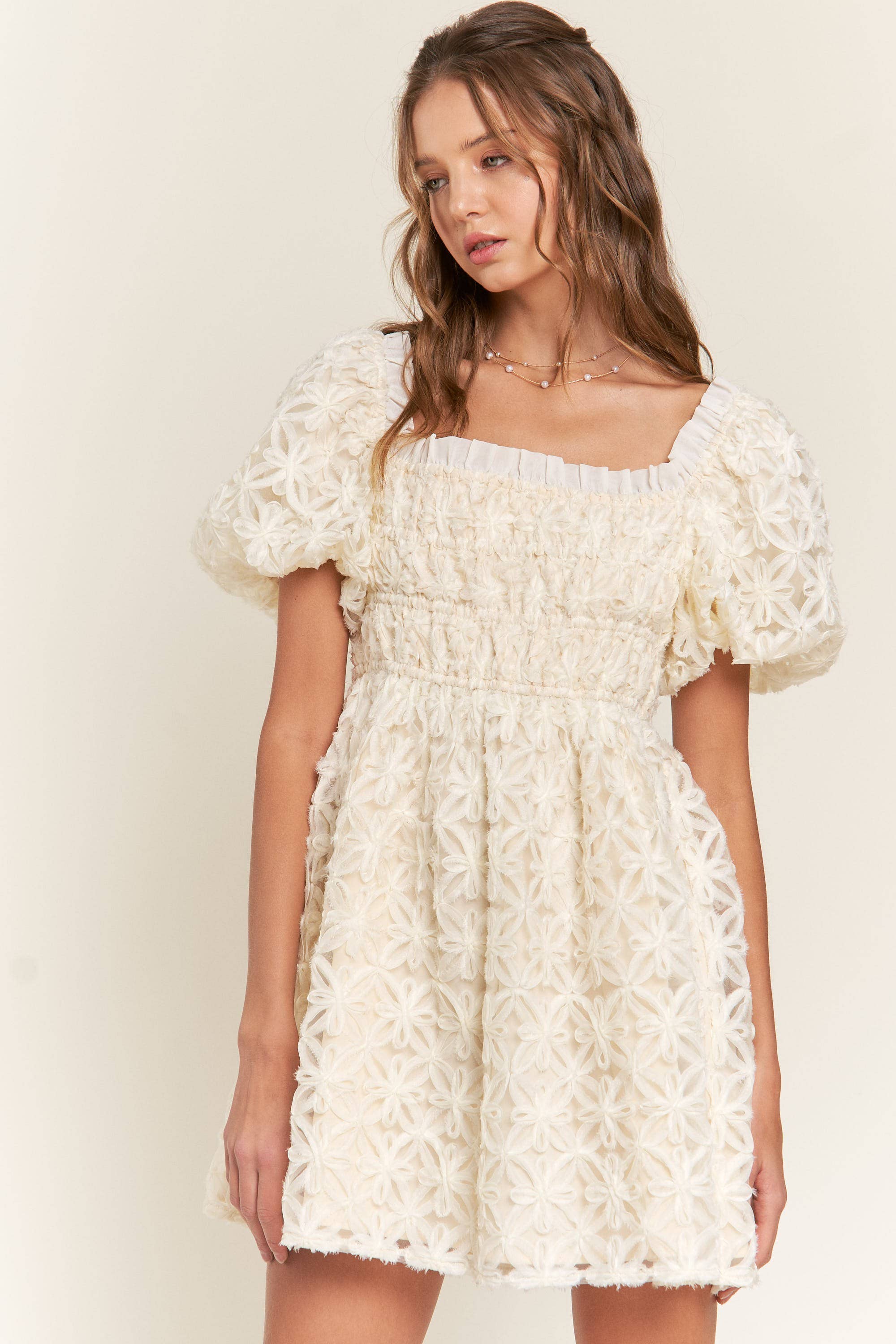 Marfim Mini Vestido Floral Marfim para venda a revendedores na Faire10