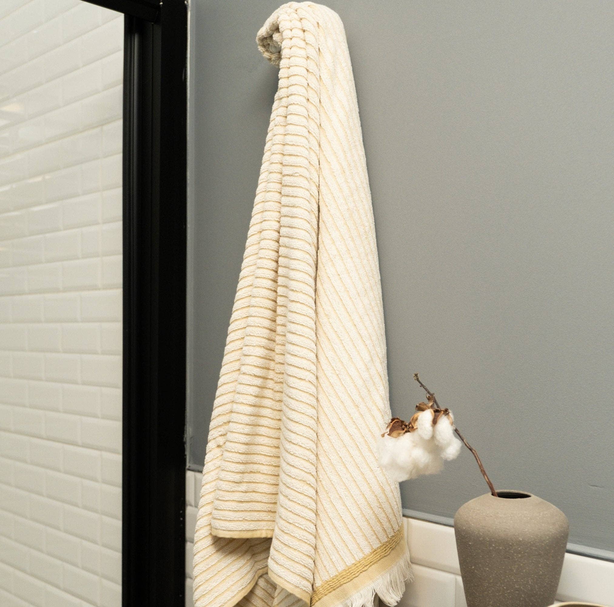 Primitive - Wholesale Badhanddoek - OUTLET - Ovella grote badhanddoek W012