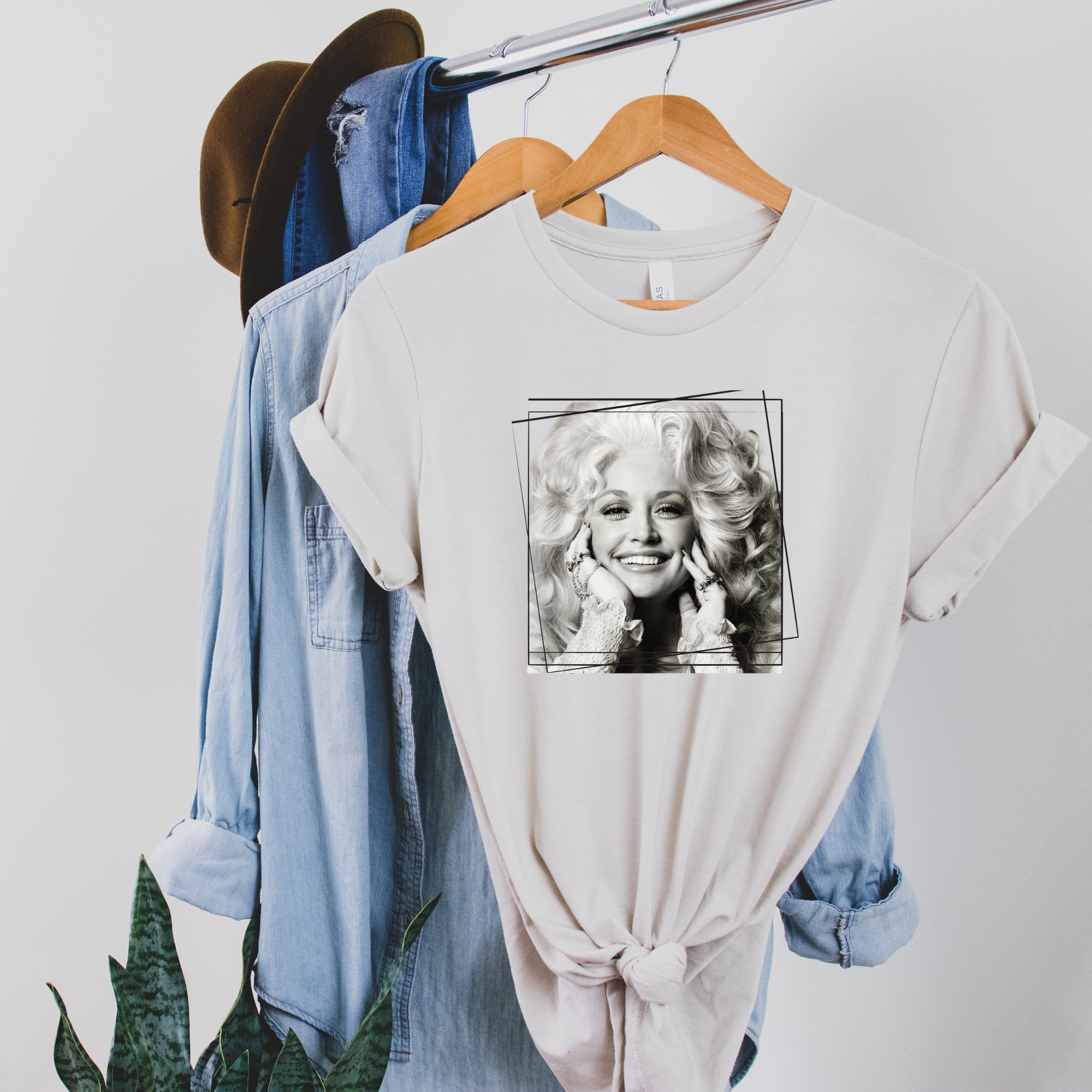 Willow Poppy - Vendita all'ingrosso Maglietta serigrafata - Donna - T-shirt con grafica Dolly Portrait1