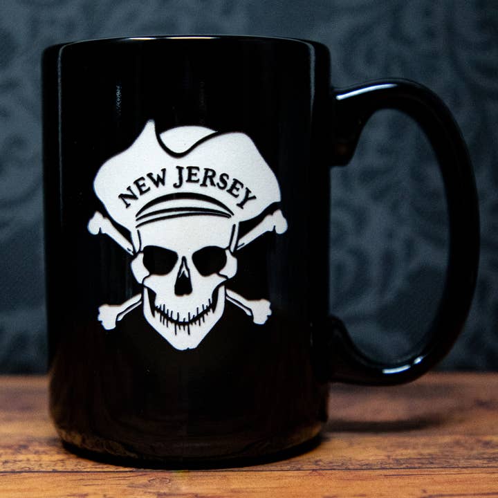 Pirate Skull New Jersey Etched Drinkware Barware for wholesale by Gifts of Glass & Wear