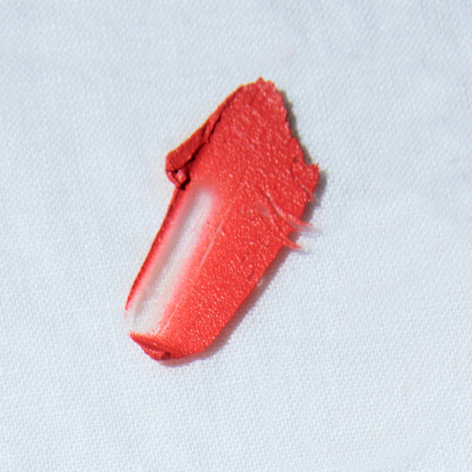 Yolaine - Wholesale Lipstick - Peony Red Mousse - Velvet Lipstick1