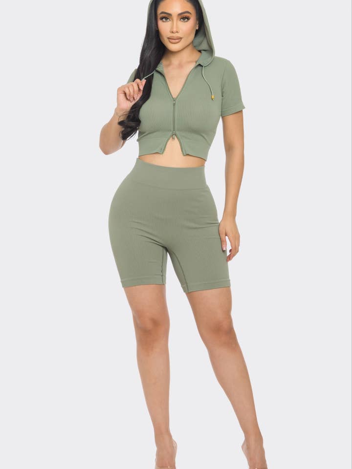 2 peças com capuz de manga curta sem costura com zíper e shorts de motoqueiro por atacado de Lime All the Time