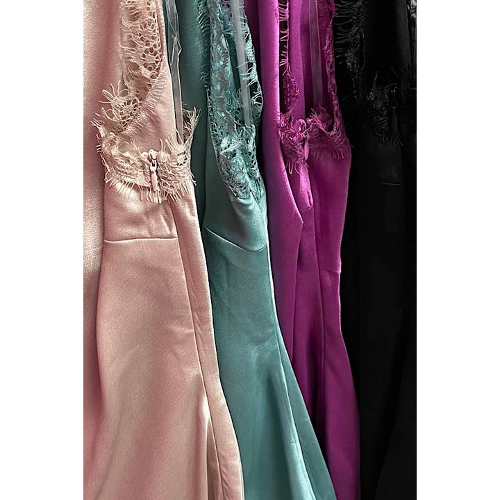 Curve Market - Wholesale Dress - Women's - PLUS SIZE SATIN LACE TRIM V NECK SLIP DRESS