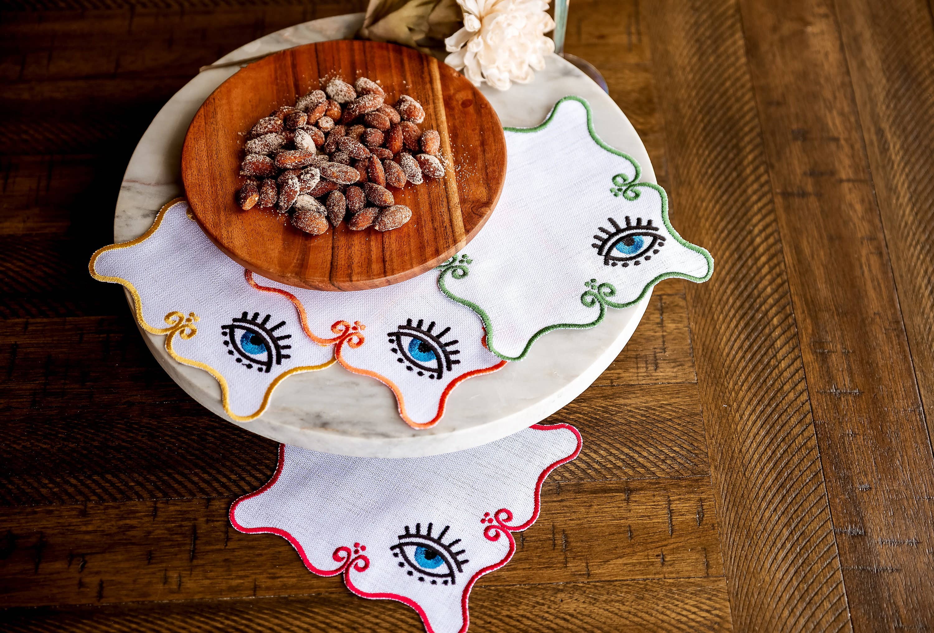 Hemsin Atelier – wholesale Middags- och tygservett – Ond öga broderade linneservetter (Bästsäljare)3