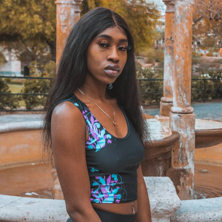 Firey Love Crop-Top, eng anliegend, rosa/blau für den Großhandel von STFU