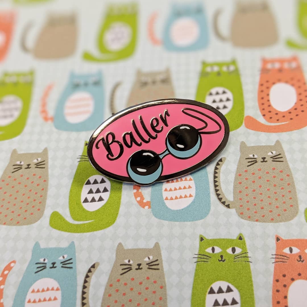 Cunning Linguist Co. - Vendita all'ingrosso Spilla da bavero - Spilla in smalto duro Ben Wa0