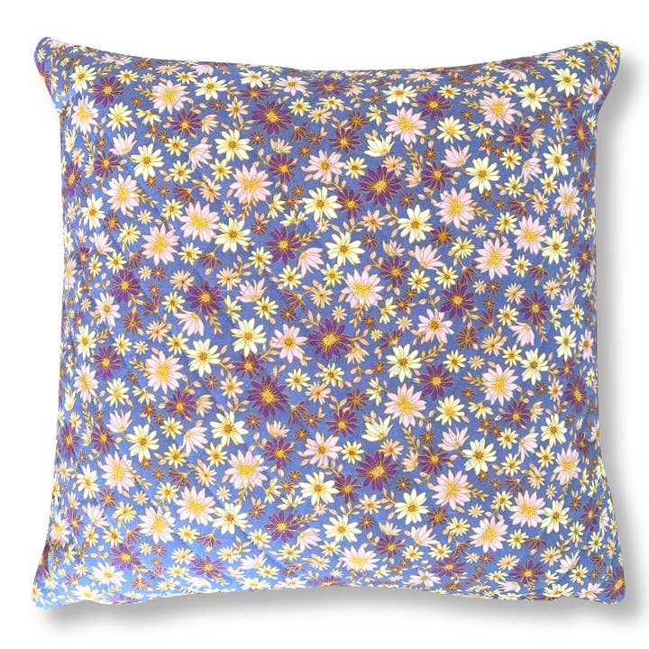 Quiltet pude med blomsterprint Louisa 50x50 cm for engroshandel hos Mitomito