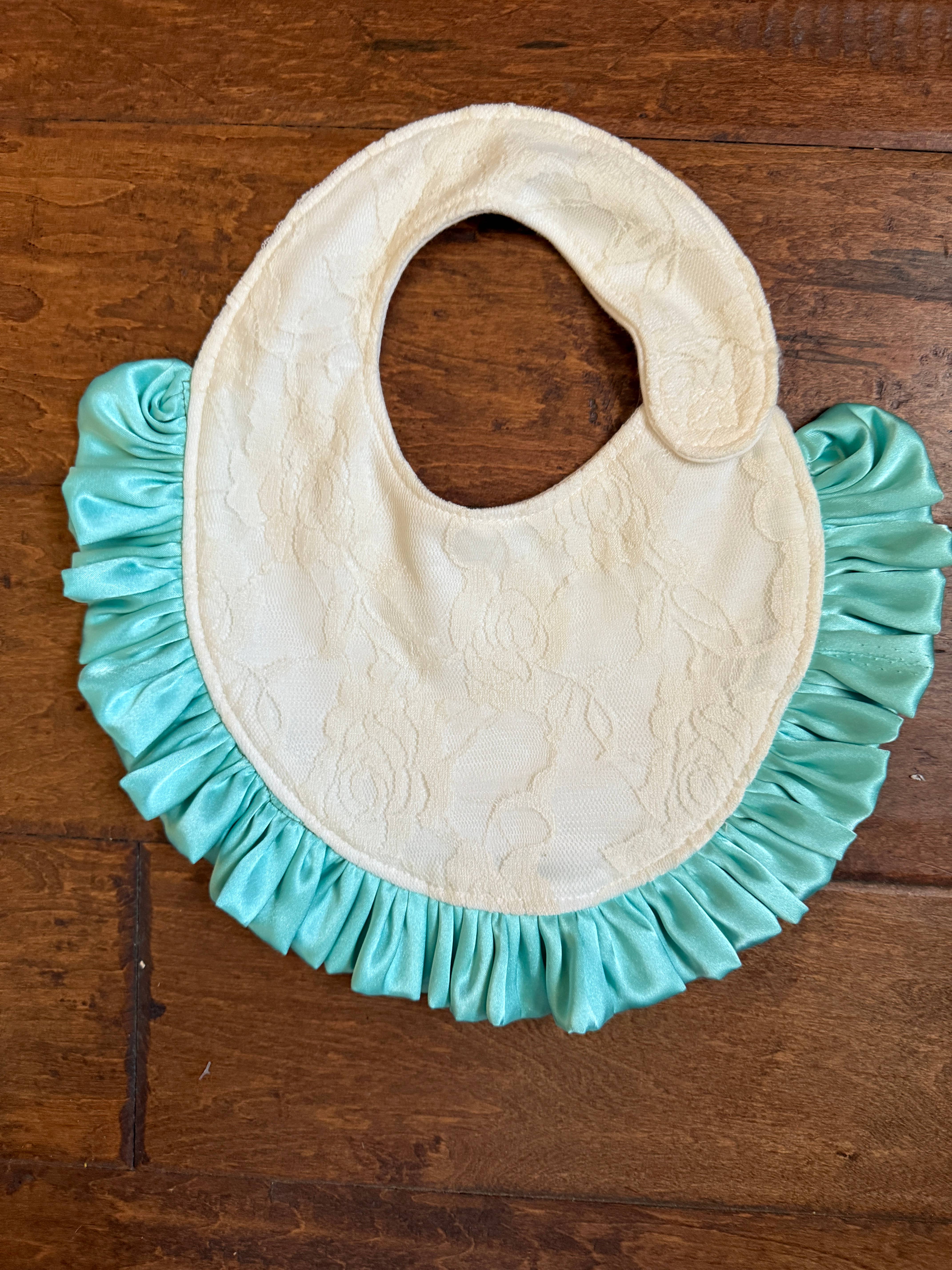 Cuddle Couture - Vendita all'ingrosso Bavaglino - Neonati - Bavaglino di pizzo con volant acquamarina