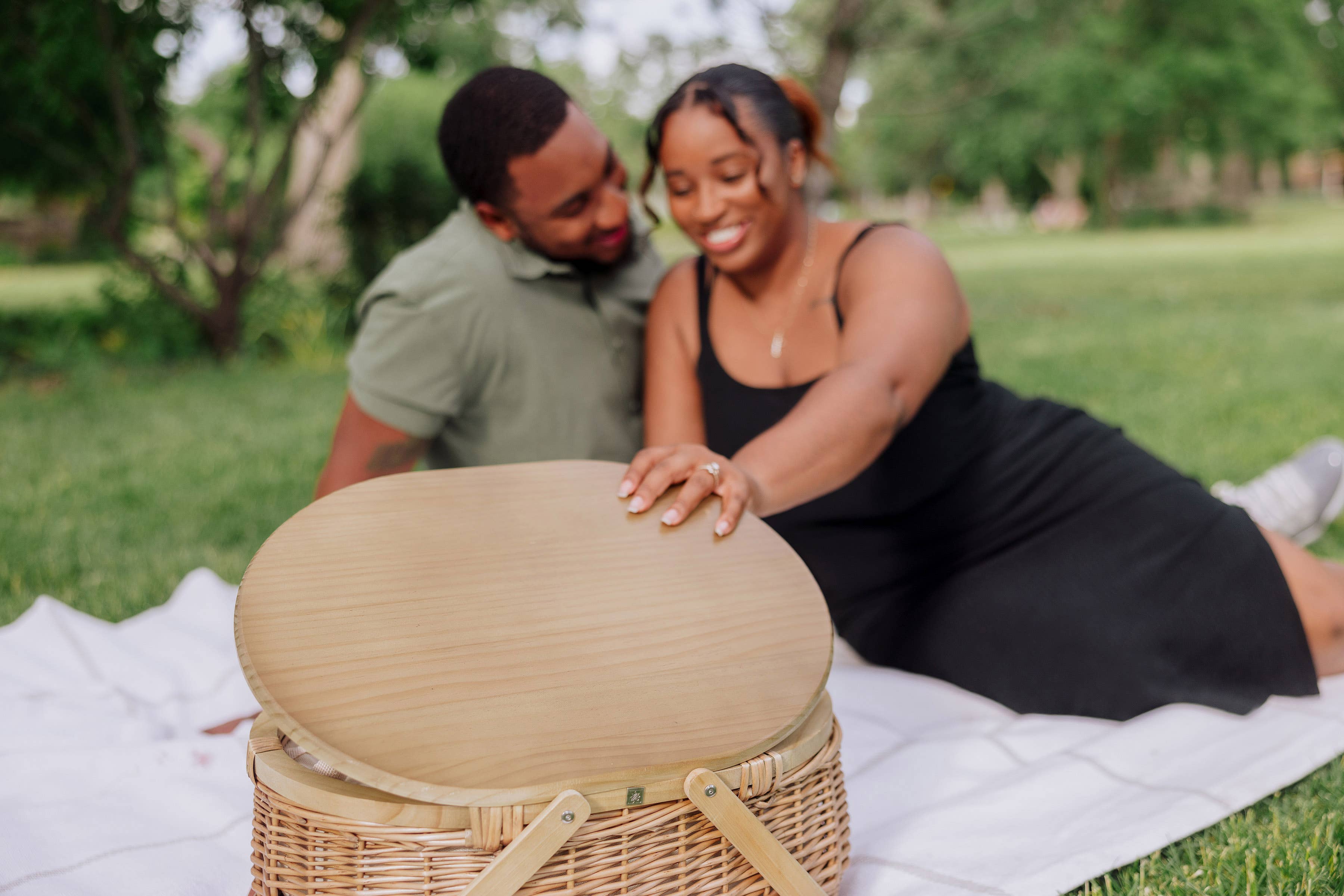 Beige Sequoia Picnic Basket for wholesale on Faire7