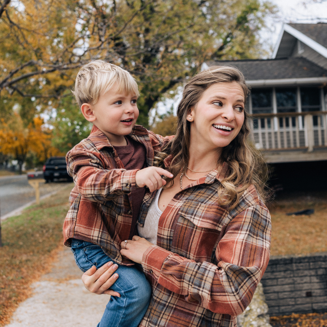 HAHA MAMA Clothing - Vendita all'ingrosso Camicia button down - Unisex - Flanella leggera color ruggine a quadri per adulti7