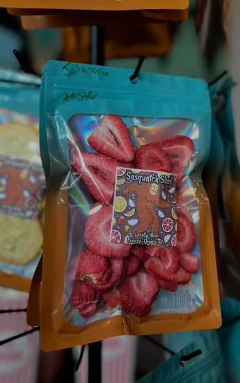 Lindsey’s Lovelies - Wholesale Dried/Dehydrated Fruit - Freeze Dried Strawberry Slices1