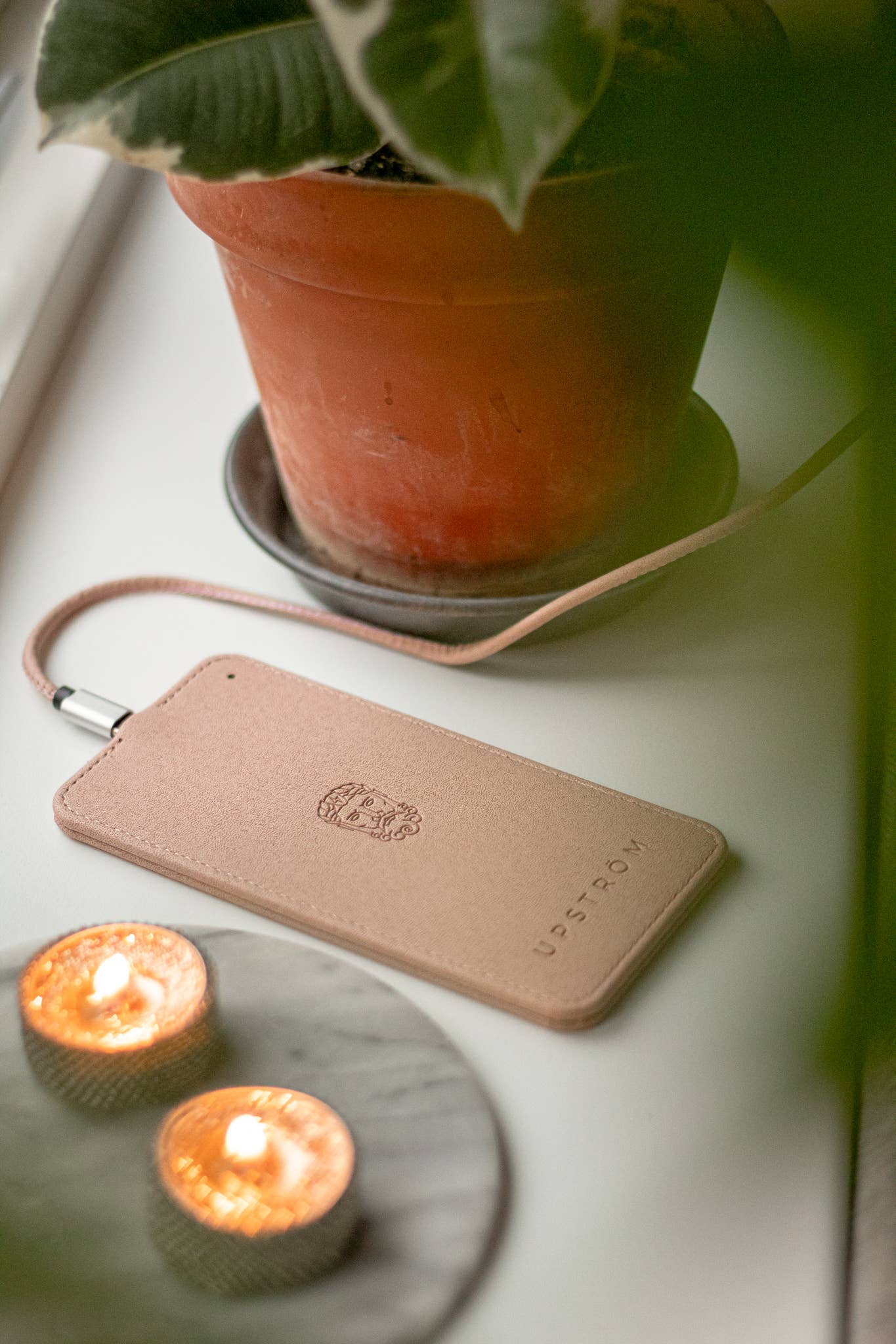 UPSTRÖM - Wholesale Charging Dock - UPSTRÖM Wireless Charger - LÄDER (Pink)4