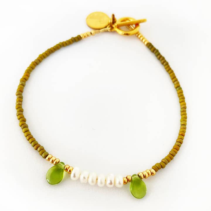 2021-A01-0012 Armband Petite Marie - Olive Green & White voor wholesale door Petite Marie Jewelry