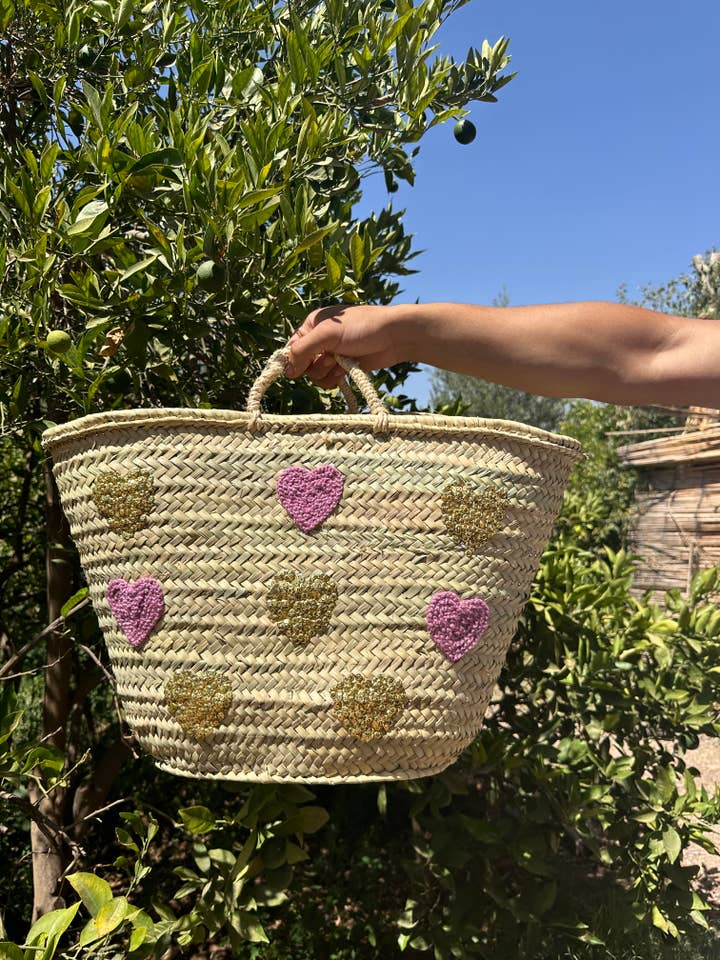 Borsa di paglia marocchina FRENCH BASKET con cuori per la vendita all'ingrosso da parte di Mikwi