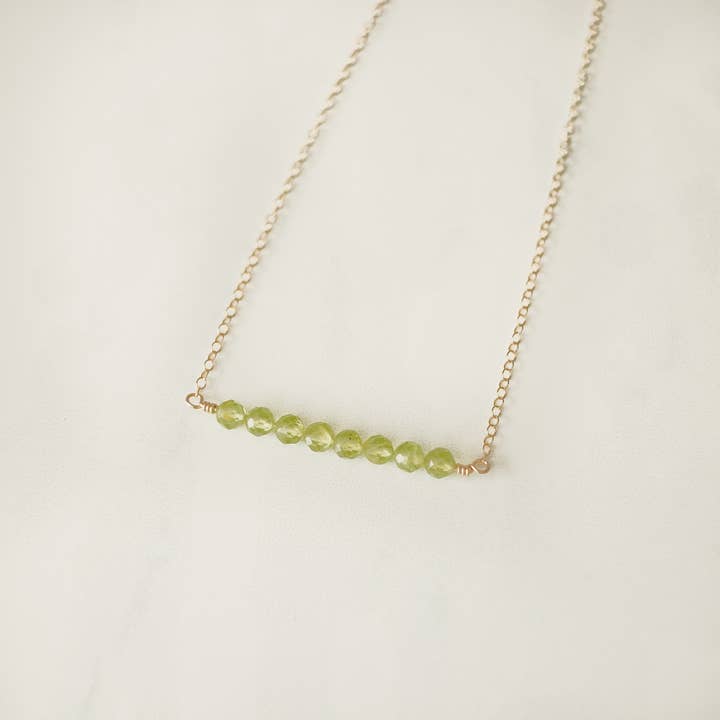 Collar con barra de peridoto para venta al por mayor de Love N’ Lava Designs