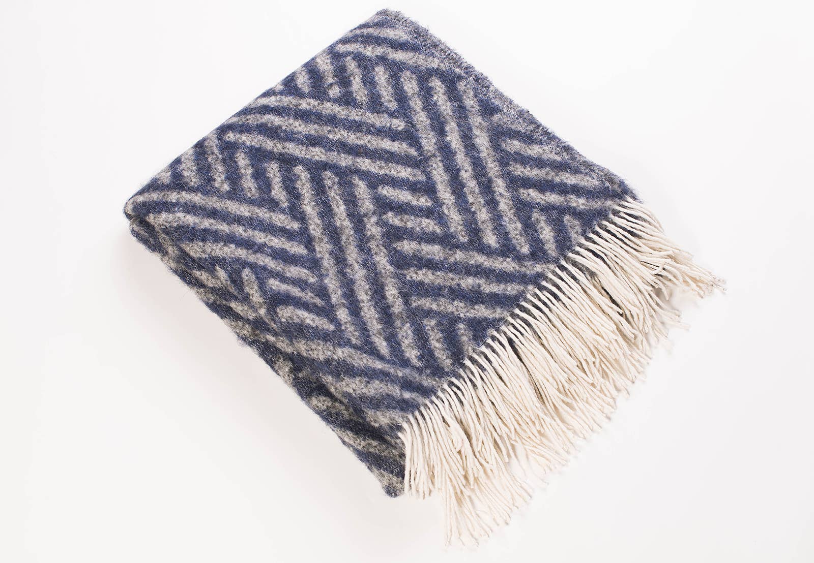 Beat Collection by Lanificio Idealtex Srl – Großhandel Überwurfdecke – Scotch - warme, sehr weiche Plaids aus Wolle- und Alpakamischung, Made in Italy11