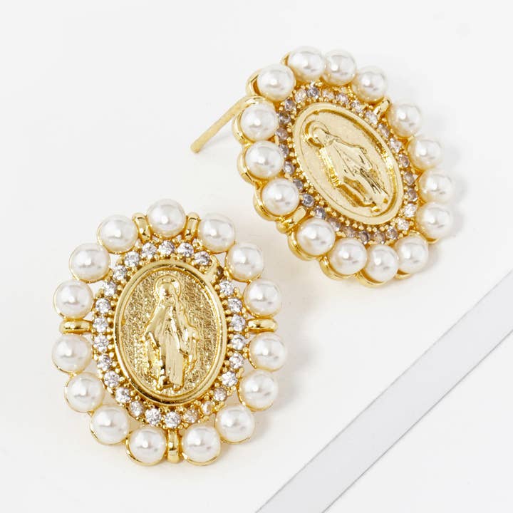 BRINCOS COM PINOS DE PÉROLA CZ OVAIS COM MEDALHA MILAGROSA DE 3MM por atacado de OHBOOBA DESIGN