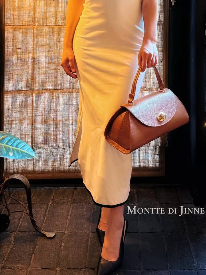 Italian Handmade Curved Flap Leather Shoulder Bag for wholesale by MONTTE DI JINNE