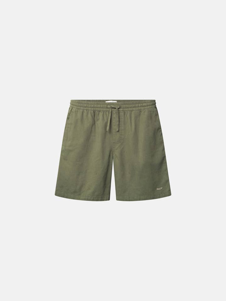 Short basique en lin mélangé - olive pour la vente par COLOURS & SONS