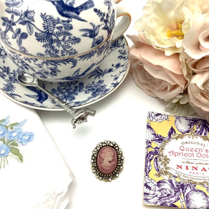 All Little Cute Things - Wholesale Broche - Jane Austen Cameo sieradenbroche met elegante geschenkdoos4