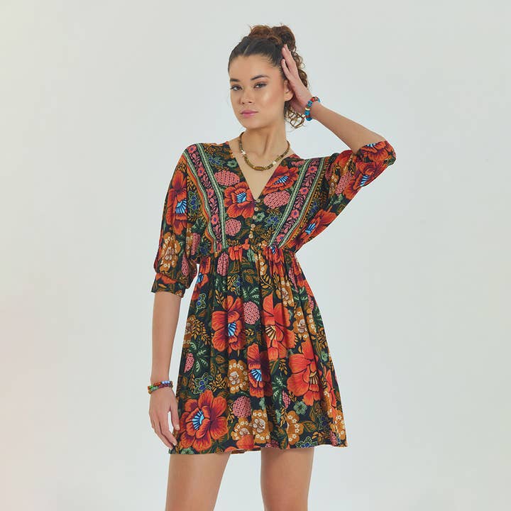 V-hals elastisk talje rygfri sort blomsterkjole for engroshandel hos Los Banditos