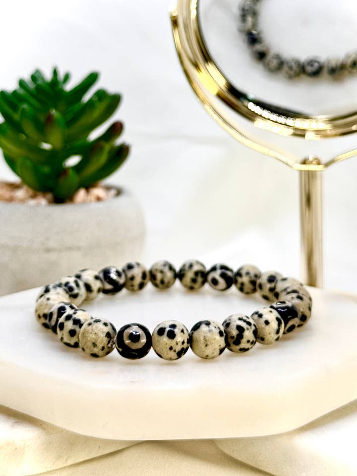 Coup d`Oeil - Bracciale elastico con diaspro dalmata e agata occhio tibetano per la vendita all'ingrosso da parte di Atelier Ayana