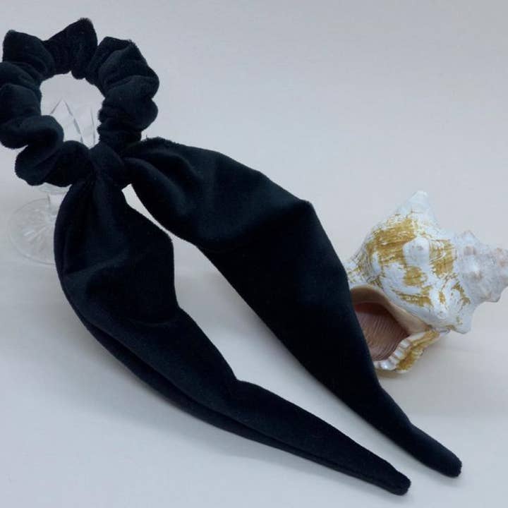 Black Velvet Foulchie for wholesale by Eunoia Paris