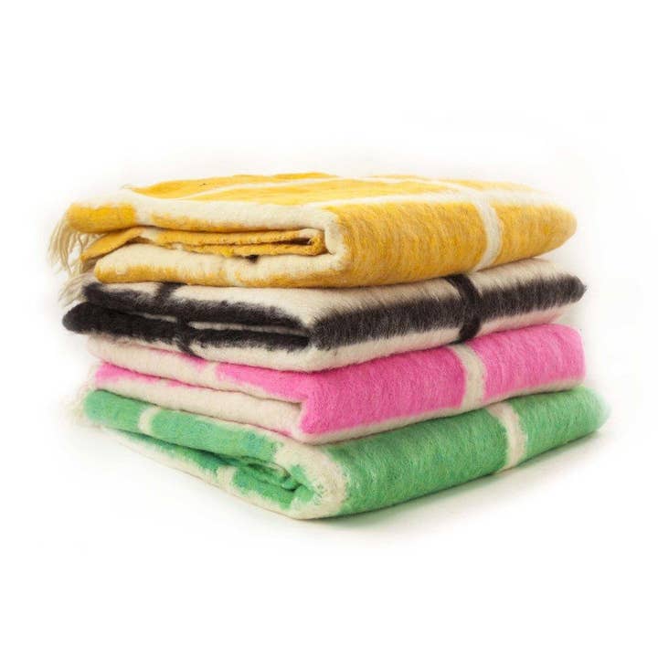 Archive NY - Wholesale Throw Blanket - Momos Grid Blanket- Natural White & Black3