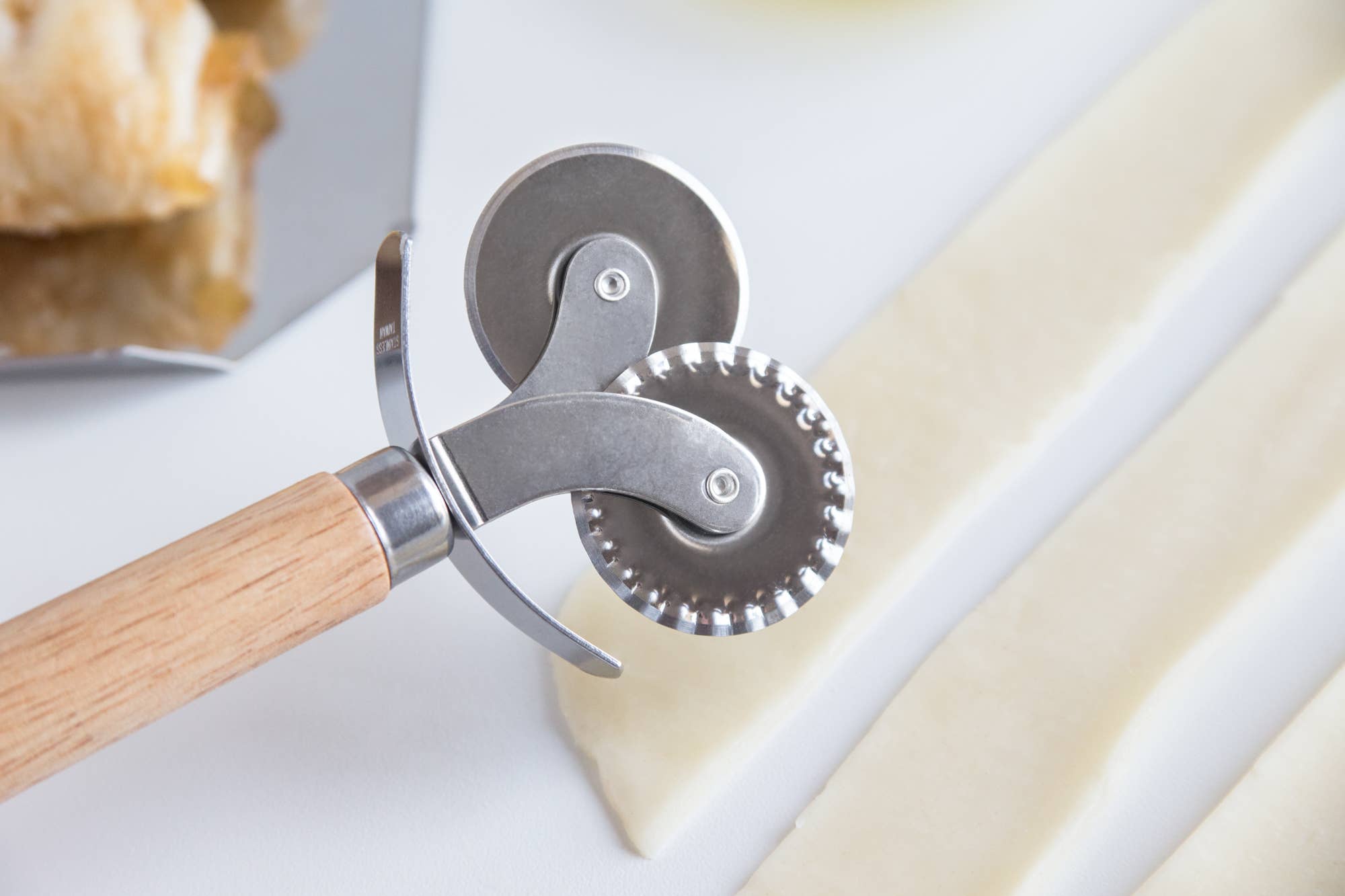 Fox Run Brands - Wholesale Kitchen Tool/Gadget - Fox Run Pastry Wheel Crimper, Cutter, 1" x 2.75" x 6.5"1