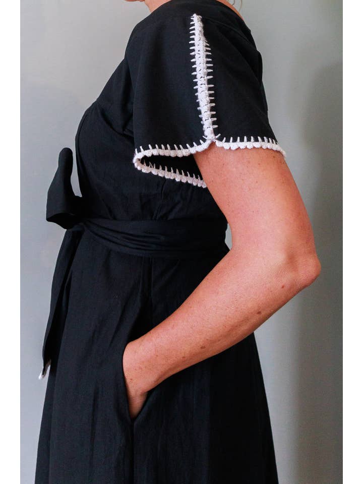 Arifah Studio – wholesale Kaftan – Women's – Mexican Crochet Kaftan Dress - Black and White