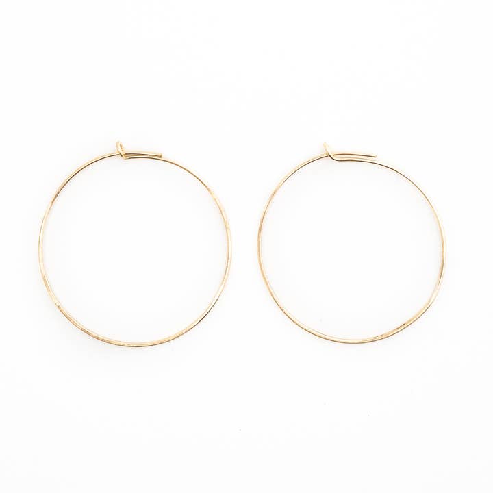 Dünne Gold gehämmerte Kreolen 29-65 mm für den Großhandel von Danae