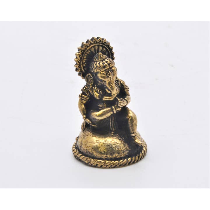 Ganesh assis de 1 pouce de hauteur sur une base ronde. Détails fins faits à la main. pour la vente par Ciel Collectables