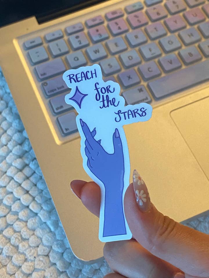 Nå til stjernerne Purple Hand Sticker | Laptop Sticker | Moderne Stationær | Vinyl Vandtæt Mærkat | Zodiac Gaver for engroshandel hos Papi Hour