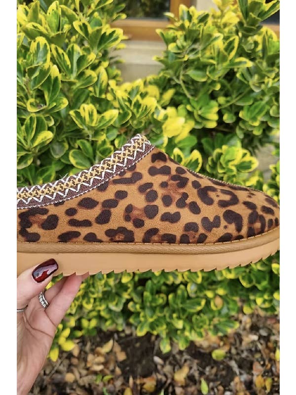 No Doubt Shoes - Wholesale Slippers - Women's - Aztec Detail Faux Fur Lining Mini Boots 12