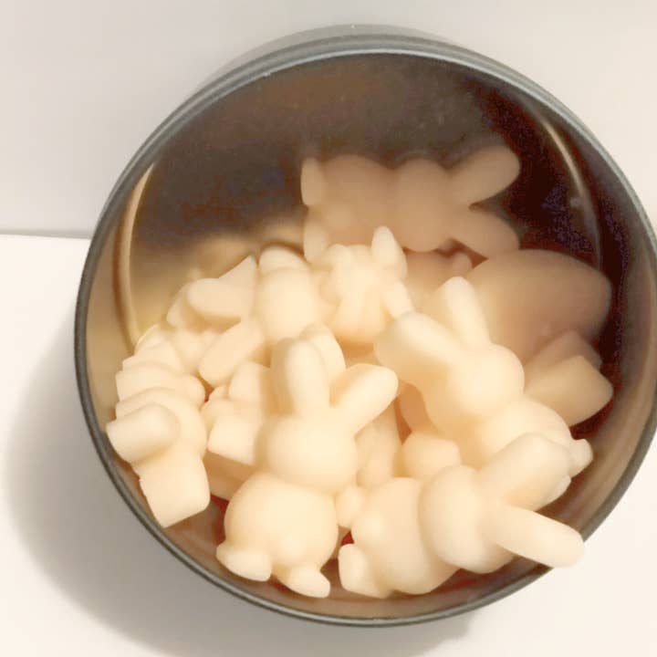Pine + Cedarwood | 25 Bunny Soy Melt |6 oz Reusable Tin|Gift for wholesale by Vella Wax Melts and Candles