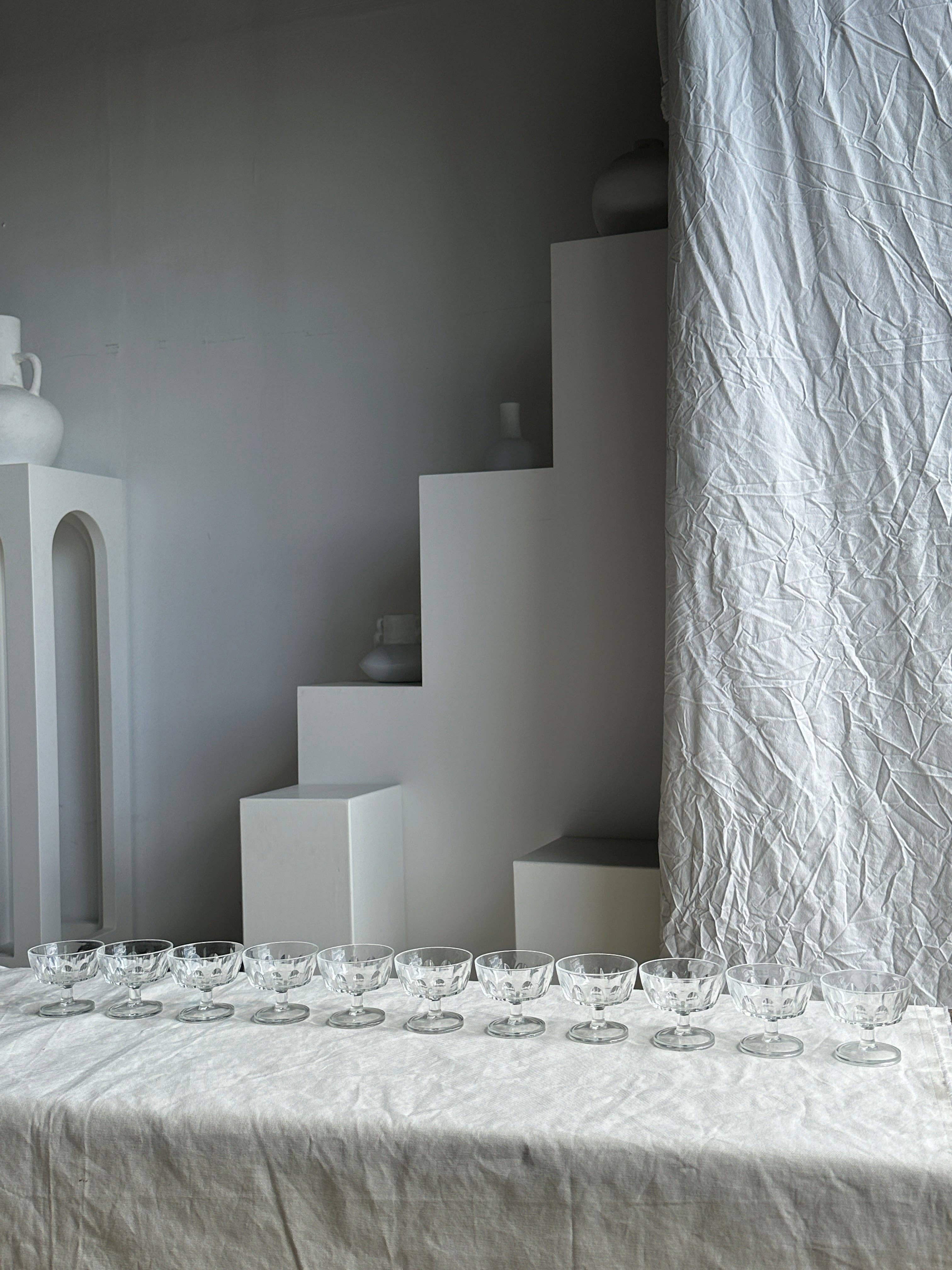 Office Objets - Venta al por mayor Copas de cóctel/licor - 11 copas con tallo Arcoroc de Francia11