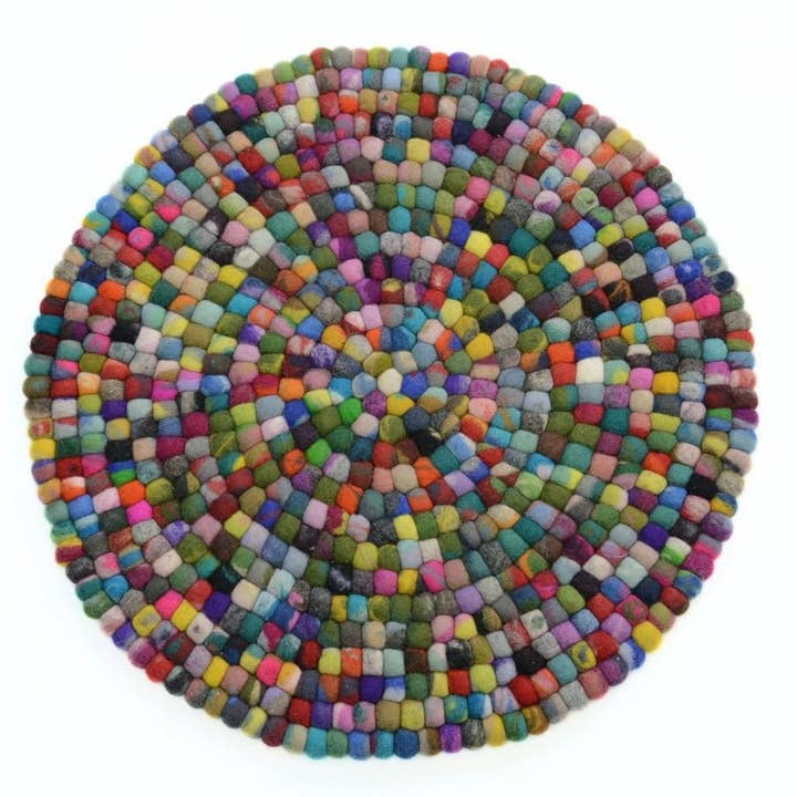 Alfombra de Bolas de Fieltro Multicolor Hecha a Mano: Lana Sostenible, 40-500cm para venta al por mayor de NadaYoga