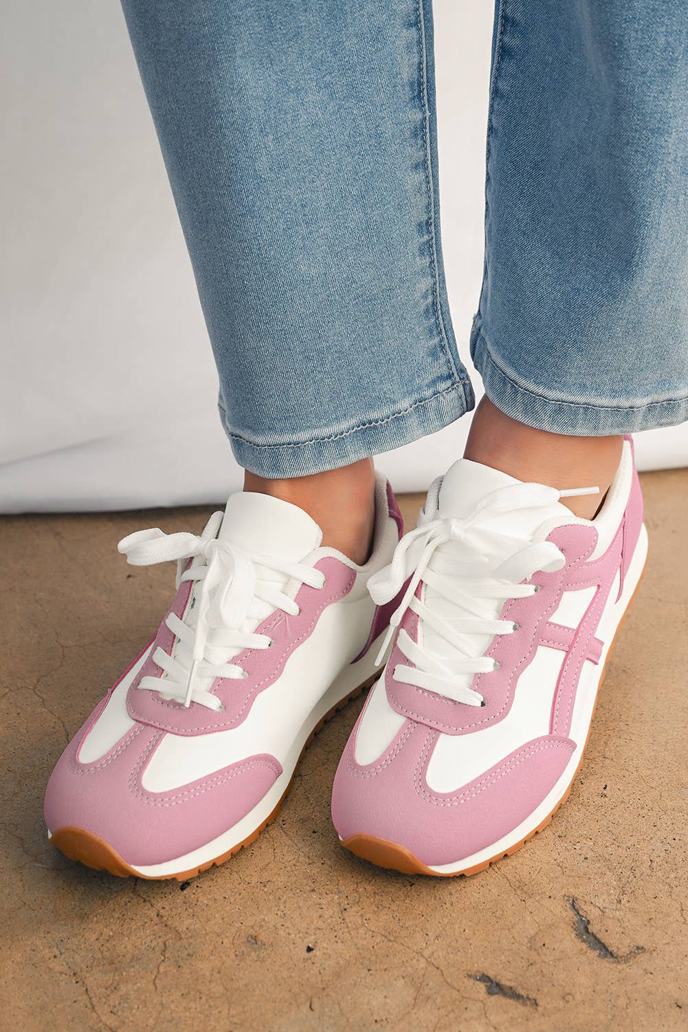 Aapparella - Wholesale Lifestyle Sneakers - Women's - Color Block Lace-up PU Leather Sneakers | US6-106