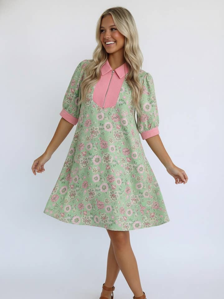 ROBE COURTE IMPRIMÉE PLUS AVEC DÉTAIL COL CONTRASTANT pour la vente par Kori America