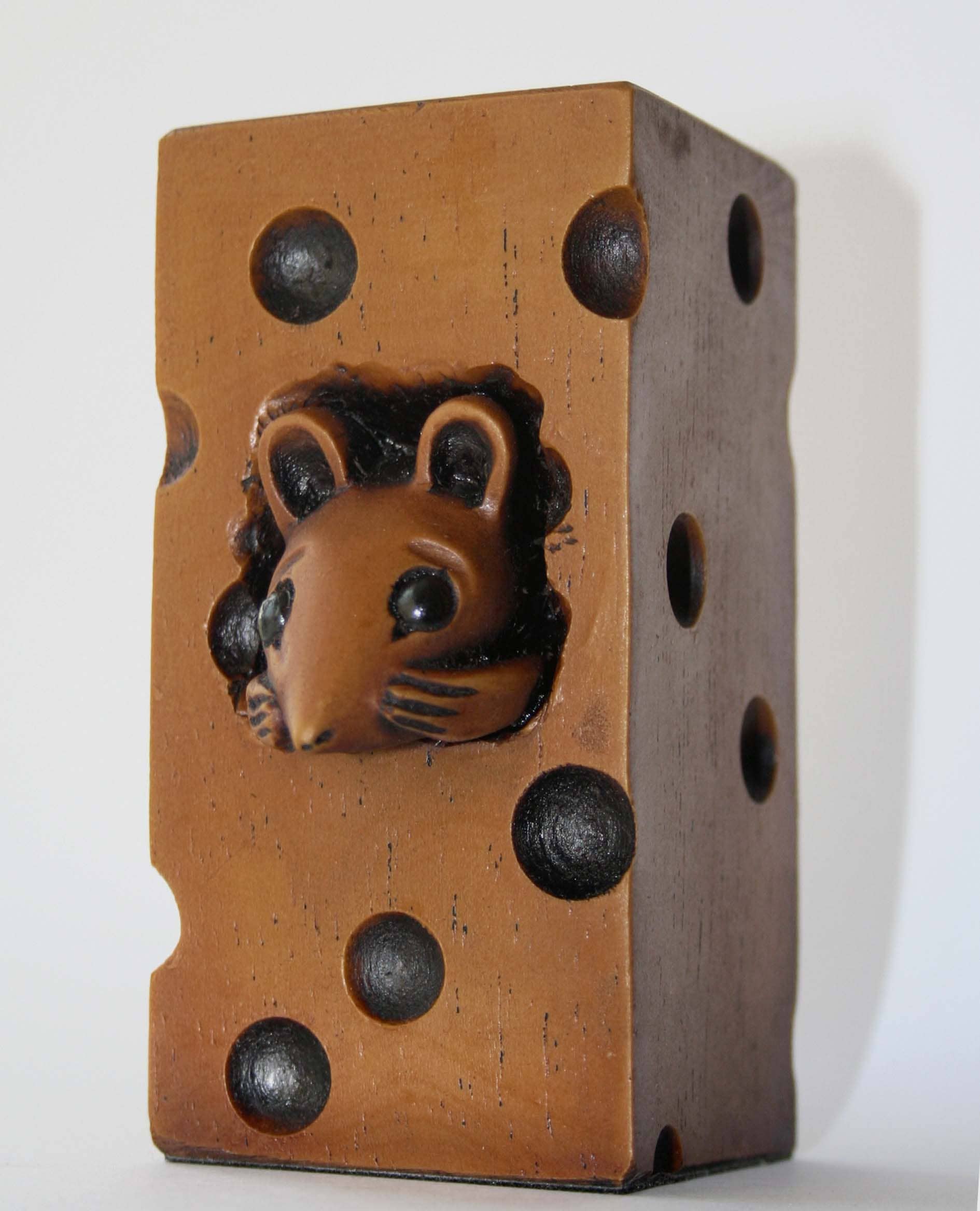 Oakapple Designs Ltd - Wholesale Decorative Figurine - Church Mouse Hiding In Cheese Reproduction Carving Ornament.2