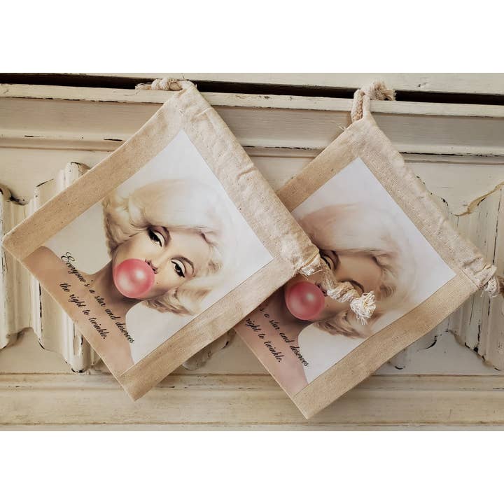 Little Heart Designs - Venta al por mayor Bolsas de celofán - Bolsa de regalo de lona con cita de Marilyn Monroe1