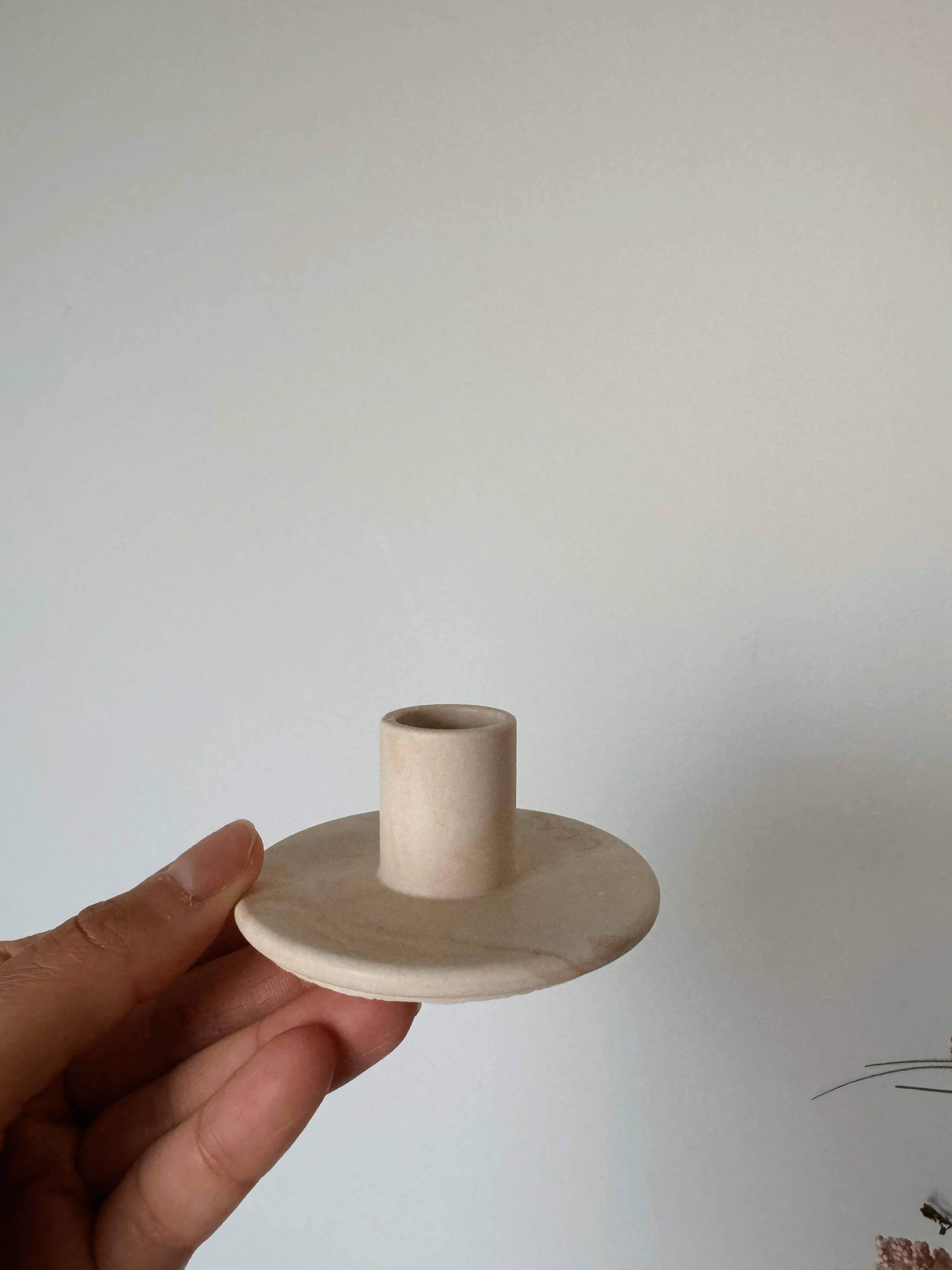 My Milky Candle - Wholesale Pillar Candle - Jesmonite round candle holder in a choice of marble or plain colors4