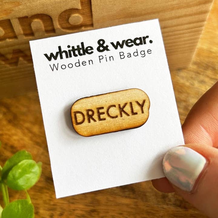 Trästiftmärke - Dreckly för wholesale av Whittle and Wear