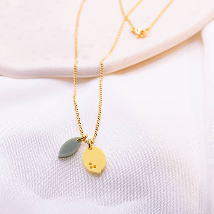 Tilda&Theo - Wholesale Pendant/Charm Necklace - Lemon acrylic necklace - 18k gold plated lightweight fruit chain6