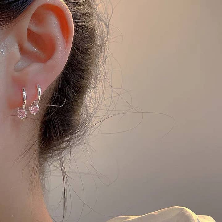 happyzzzsu – wholesale Huggieörhängen – Sterling Silver Rosa Hjärta Diamantörhängen
