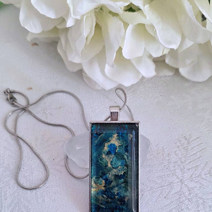 Pas de peur - Collier en verre peint à la main pour la vente par Studio 1153