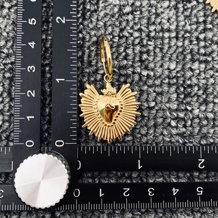 Mio Queena - Wholesale Huggie Earrings - Shine Heart 18K Gilded Stainless Steel Huggie Earrings - FGS3