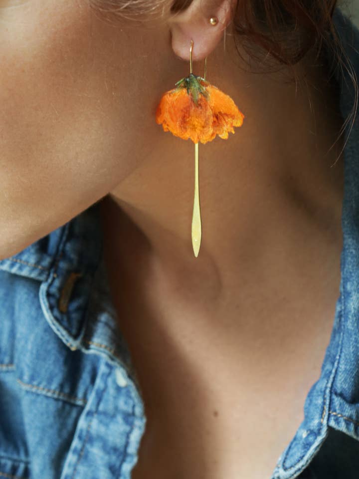 Orange Poppy Dinglande Örhängen för wholesale av Lakoo Designs