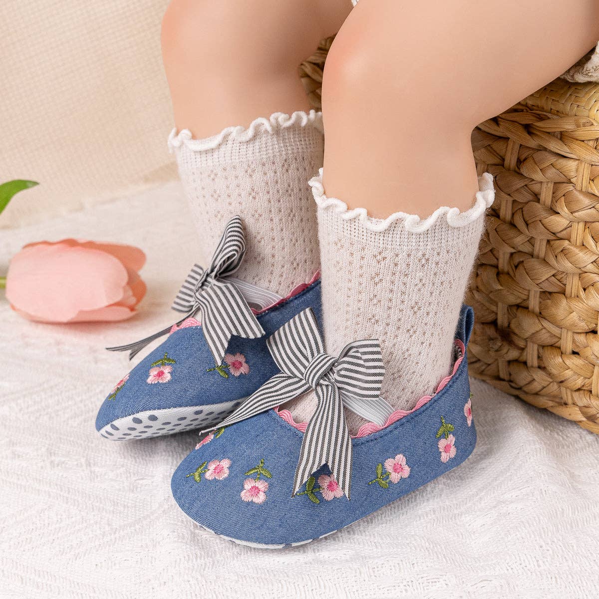 Kids Charm Online - Wholesale Crib Shoes - Baby - Embroidered girls baby shoes with front bow.18
