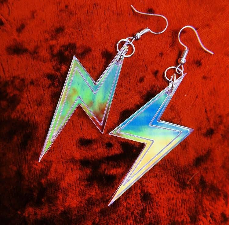 Moonstruck Designs PDX - Vente Boucles d'oreilles pendantes - Boucle d'oreille Lightning Bolt - Holo rose vif irisé5